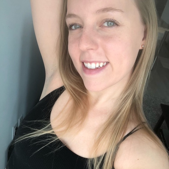 Meet your Posher, Hailey - Picture 1 of 1